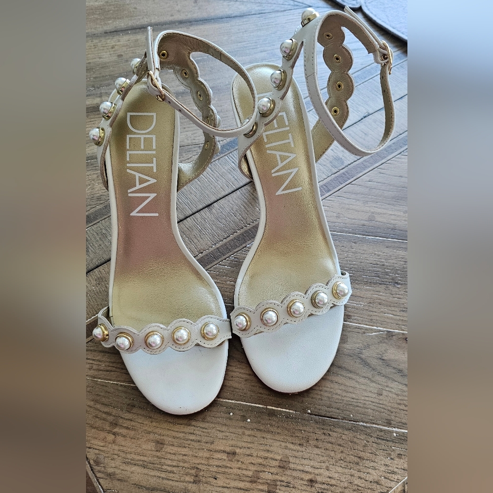 Women's Deltan Maryam Pearl Embellished Heels Size 7.5 M - Picture 2 of 7